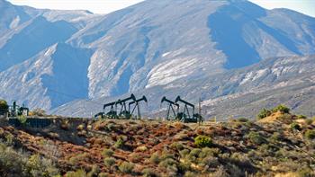 Alan Walker, gas field, hardhat