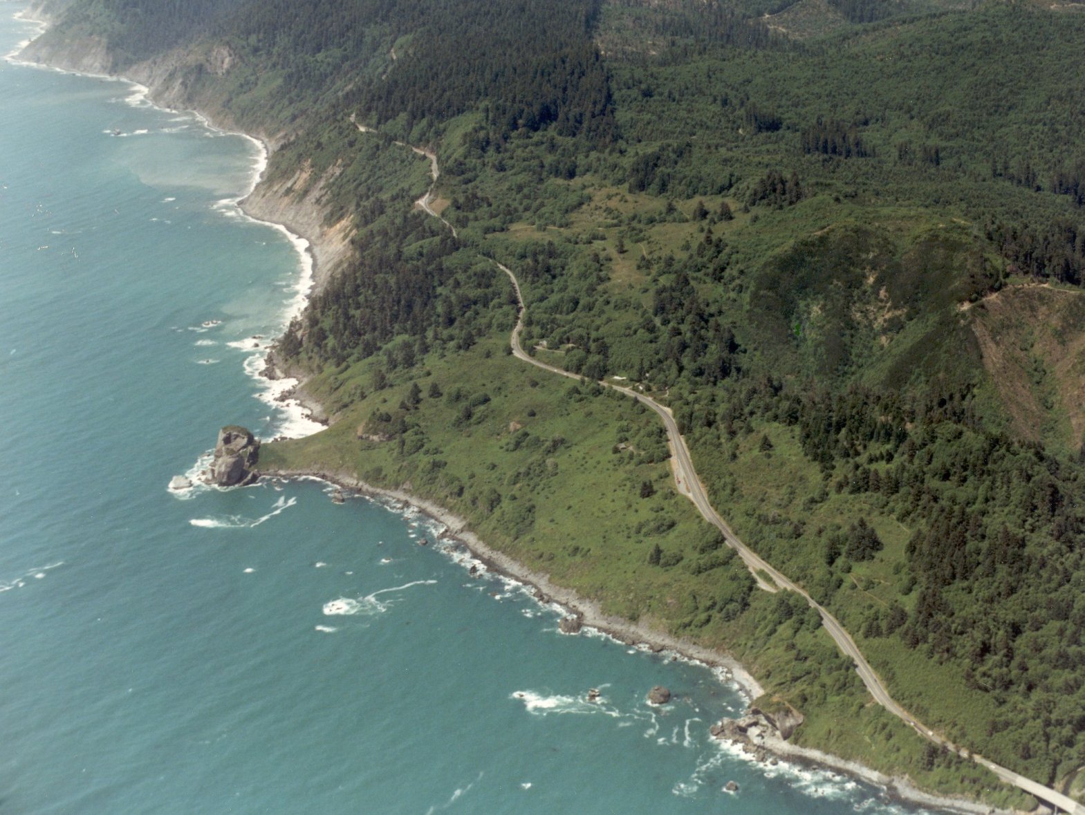 Highway 101 parallels the Pacific coast in Del Norte county.